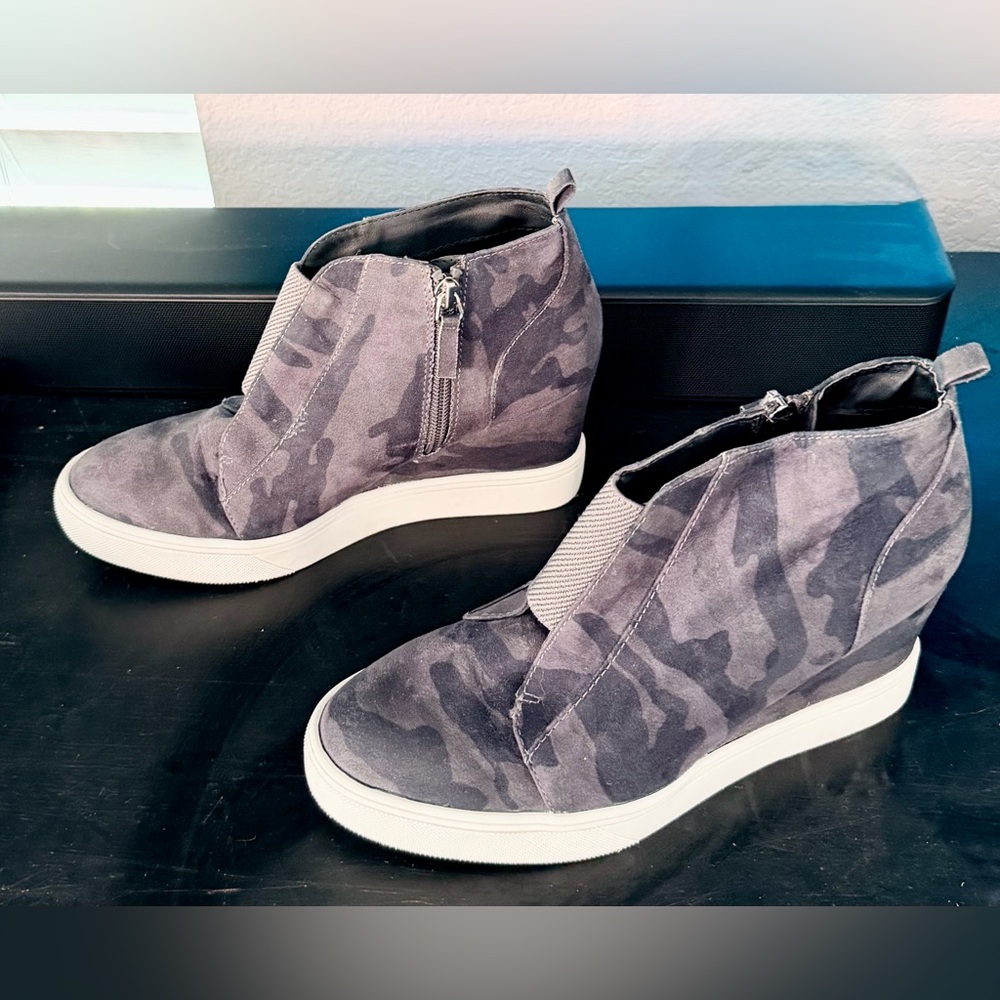 MIA Black Camouflage Ankle Booties - Picture 3 of 6